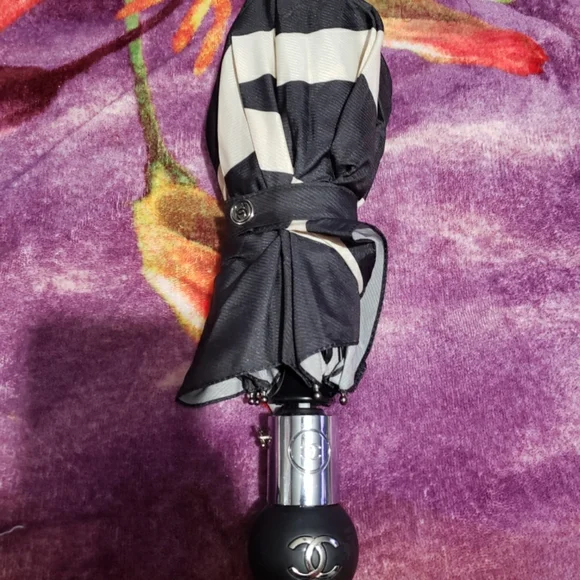 CHANEL UMBRELLA - Picture 3 of 8